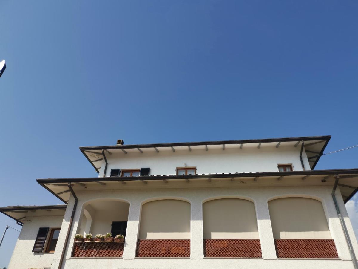 Villa Flora Affittacamere Luni エクステリア 写真