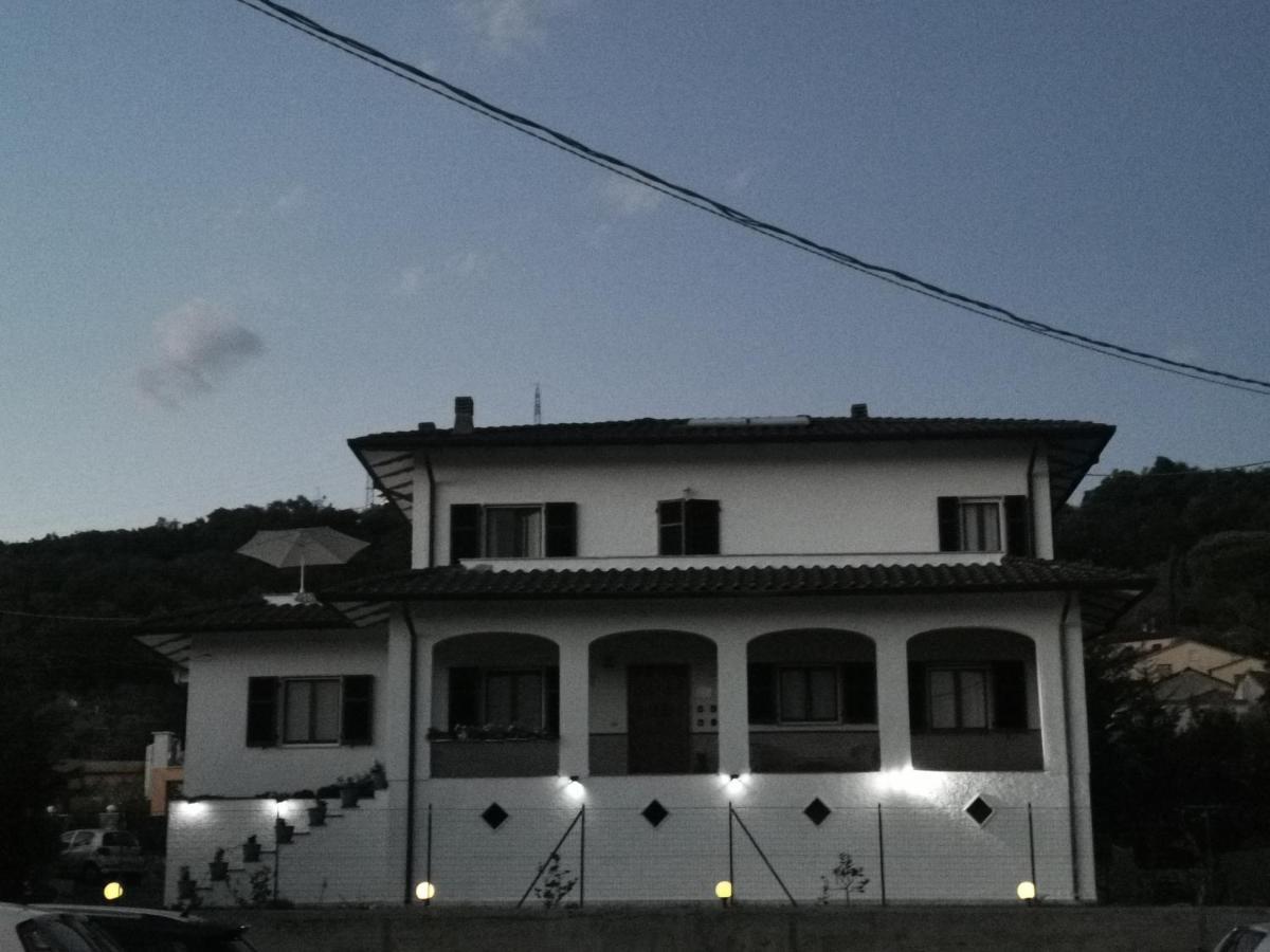 Villa Flora Affittacamere Luni エクステリア 写真