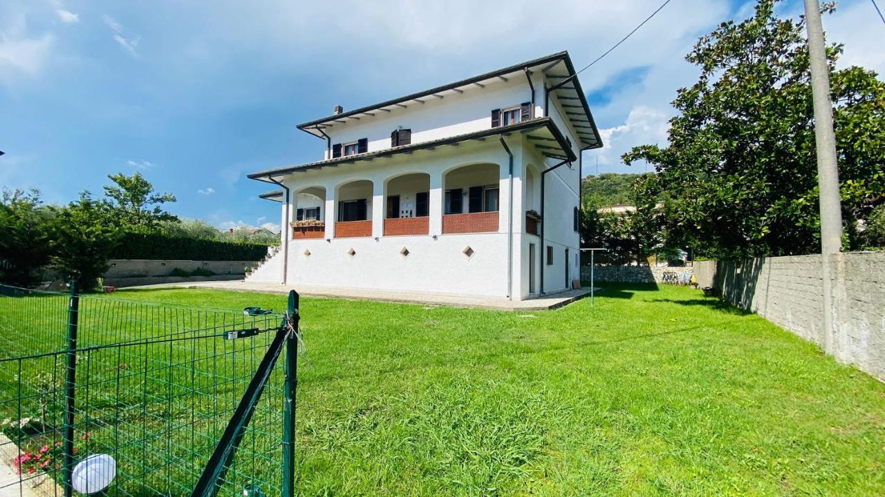 Villa Flora Affittacamere Luni エクステリア 写真