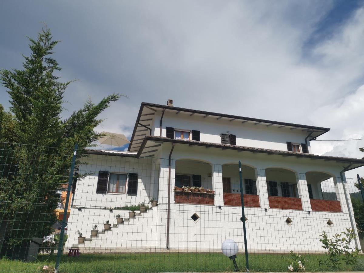 Villa Flora Affittacamere Luni エクステリア 写真