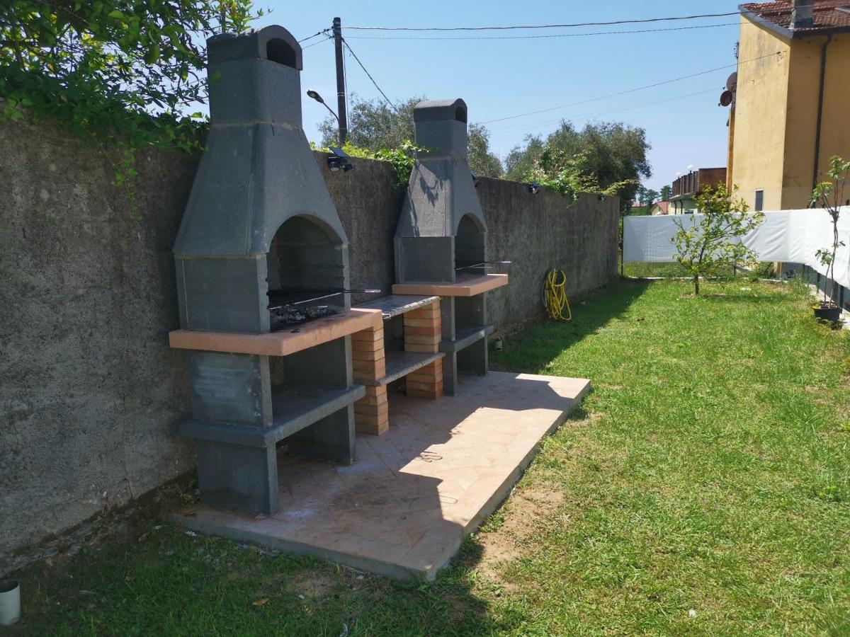 Villa Flora Affittacamere Luni エクステリア 写真
